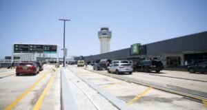 Agentes de ICE Refuerzan Seguridad en Aeropuerto de Puerto Rico
