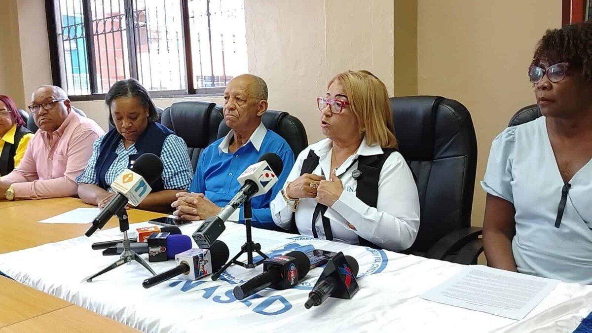 Enfermeras Dominicanas Anuncian Piquete Frente al Palacio Nacional