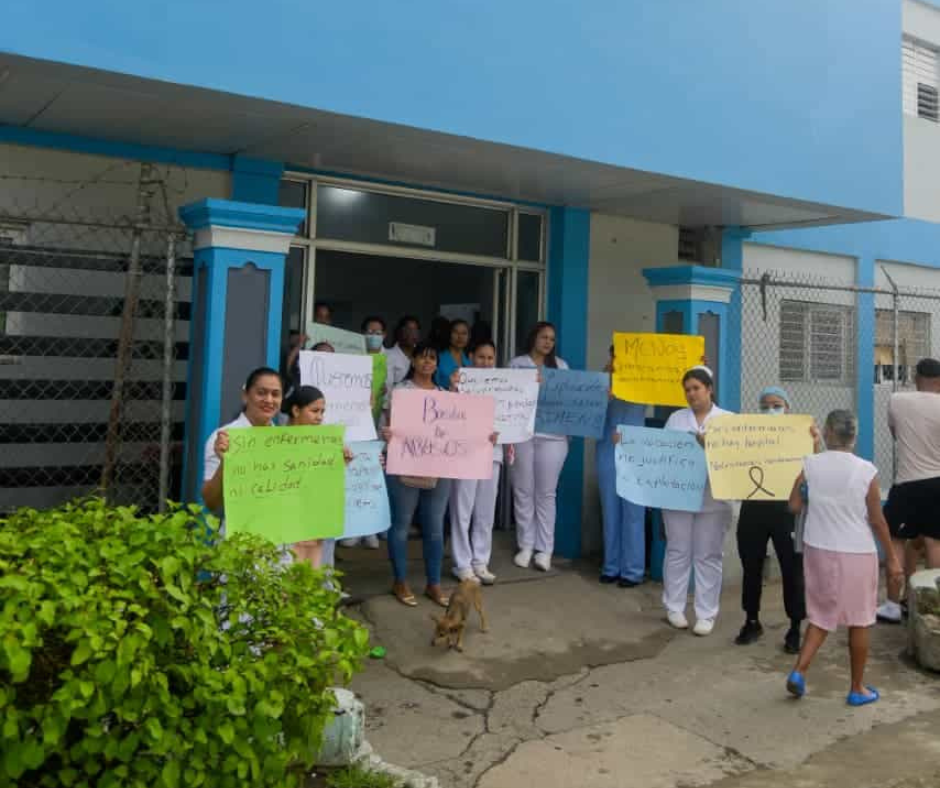 Enfermeras de Santiago en Luto por Déficit de Personal: Alerta Nacional