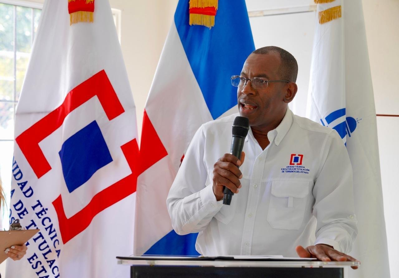 Gobierno inicia titulación gratuita de 2,700 apartamentos en Santiago