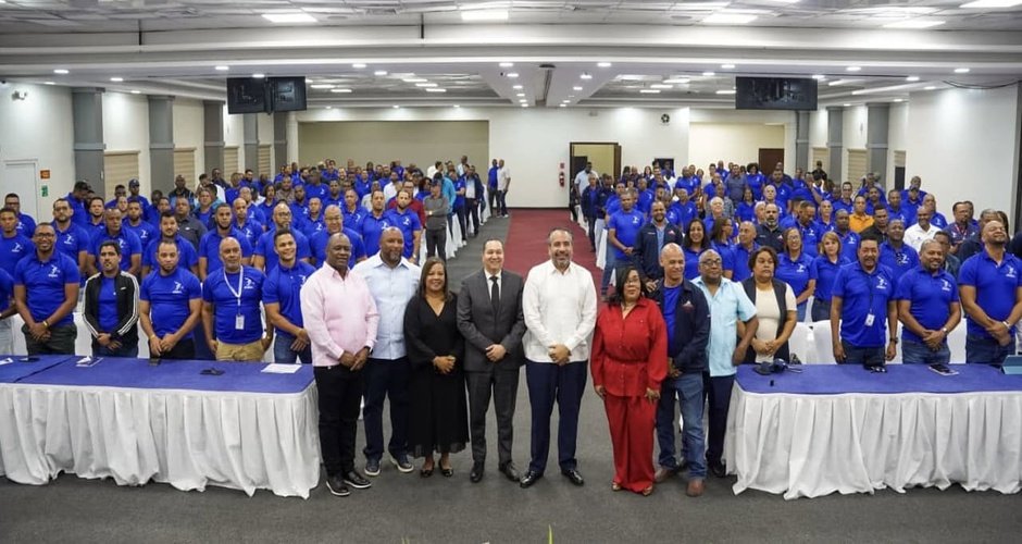 Minerd e Inefi capacitan a 300 docentes de educación física en el país