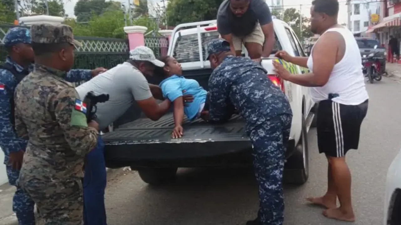 Mujer gravemente herida tras caer de un tercer piso en Dajabón