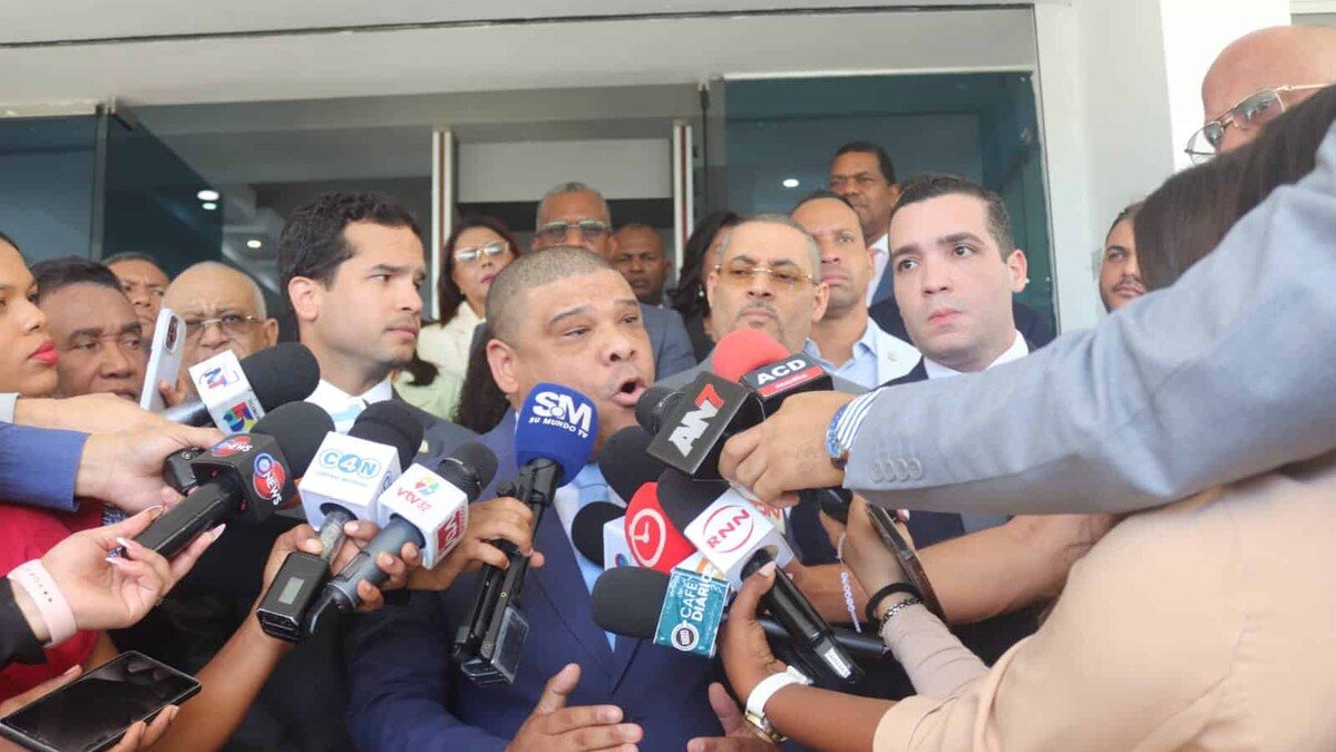 Oposición acude al TC por congelamiento de indexación salarial ISR