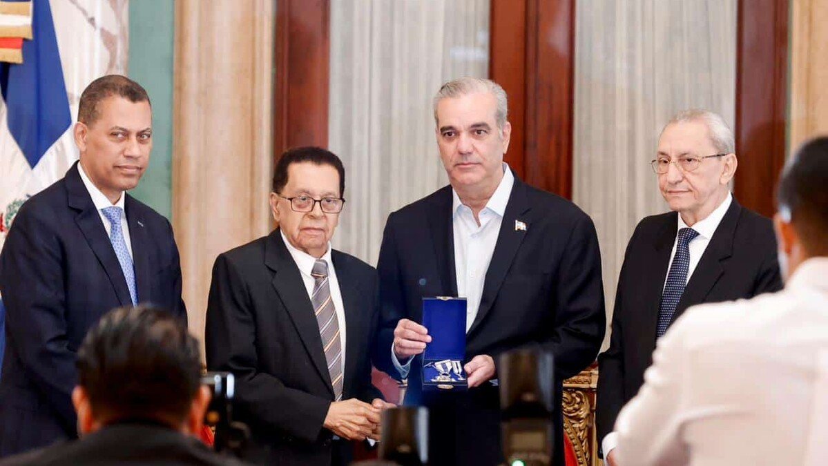 Gobierno dominicano honra a Orlando Martínez con Orden de Duarte, Sánchez y Mella