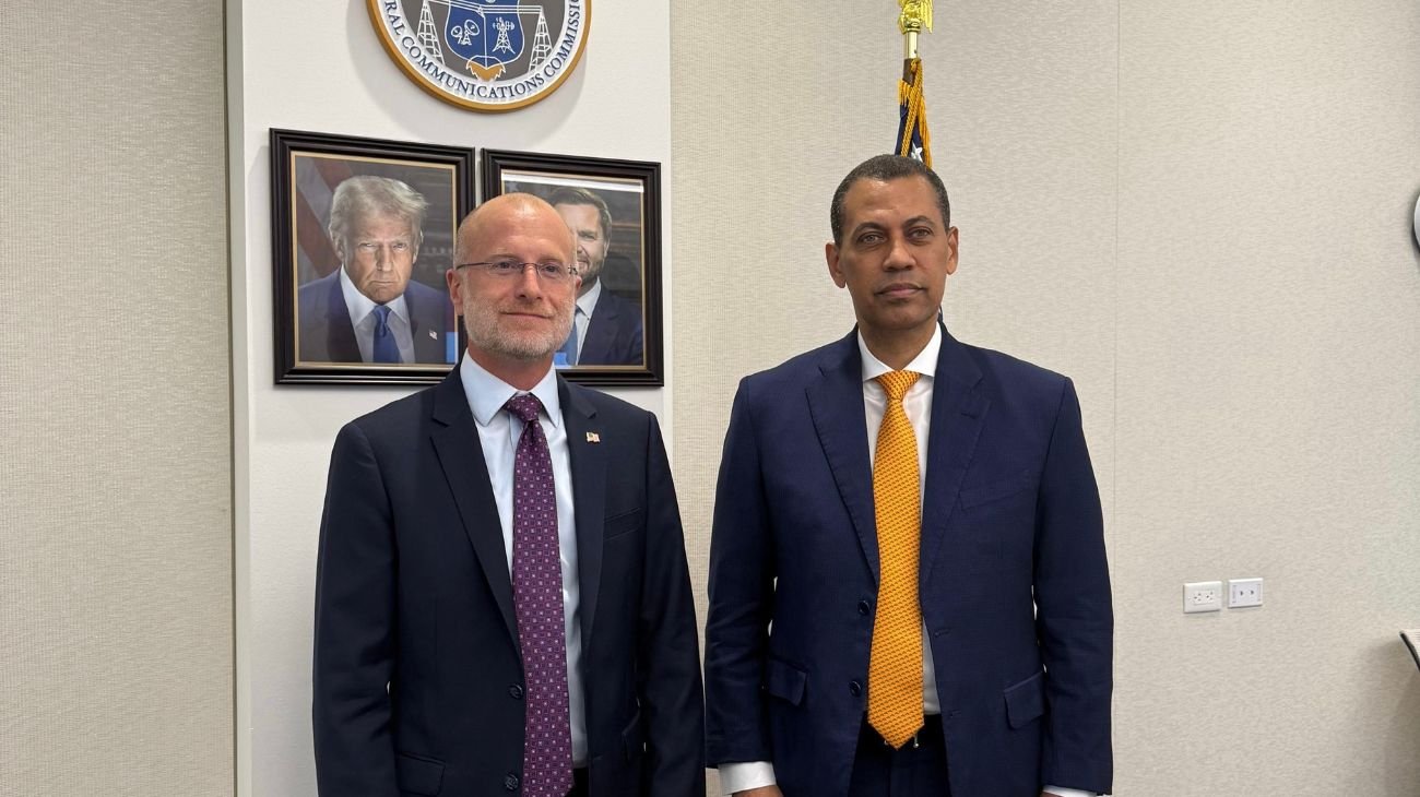 Presidente de la FCC busca cooperación tecnológica con República Dominicana