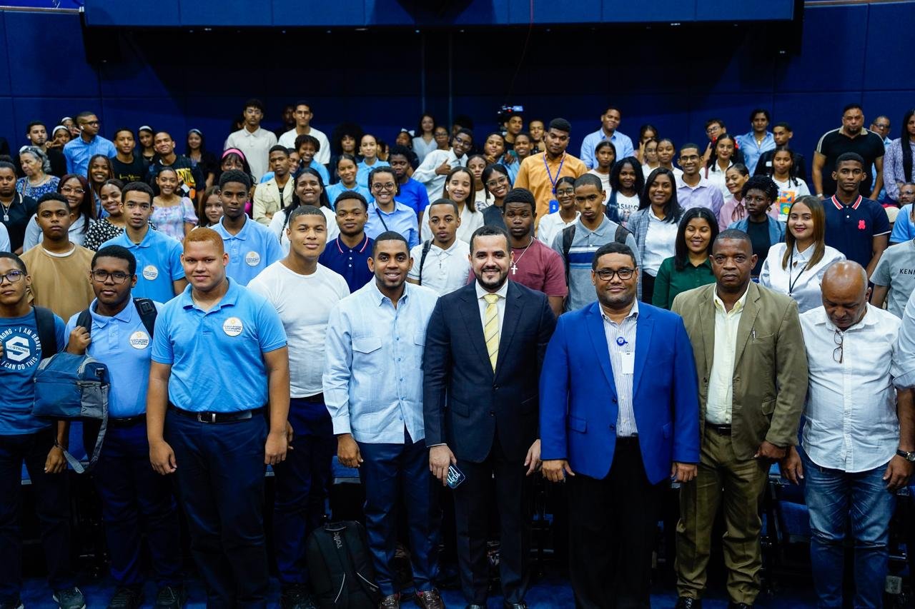 Indotel Impulsa Reflexión sobre Tecnología y Democracia en el País