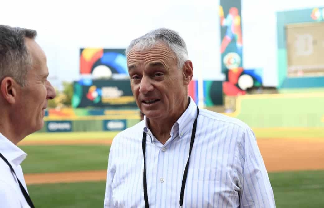 Manfred evalúa mover el Clásico Mundial de Béisbol a mitad de temporada