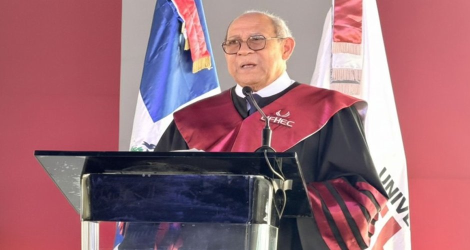 Sistema Educativo Dominicano Rezaga en Tecnología, Advierte Santos