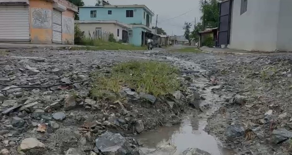Retiran materiales de calles en Sabana Grande de Boyá tras 4 años de promesas