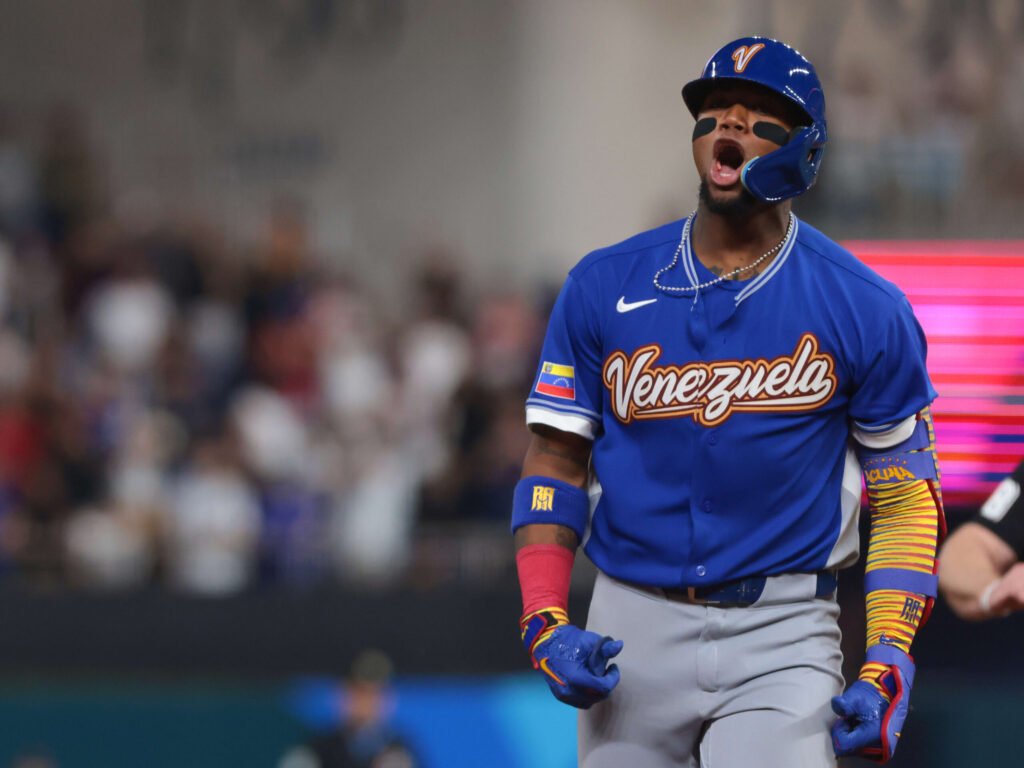 Venezuela Remonta y Hace Historia al Clasificar a Final del Clásico Mundial